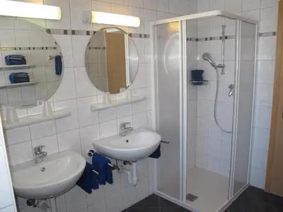 Ein Badezimmer in der Unterkunft Aurora Appartement LAGGIN by FeWo-PLAN SAAS231