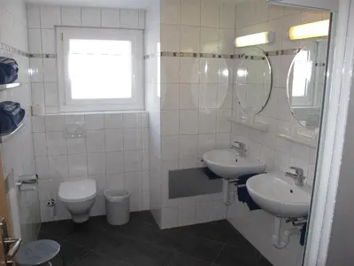 Ein Badezimmer in der Unterkunft Aurora Appartement WEISSMIES by FeWo-PLAN SAAS232
