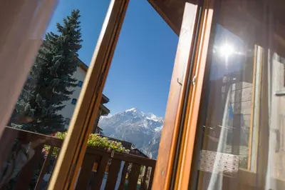 Ein allgemeiner Bergblick oder ein Berglick von der Ferienwohnung aus