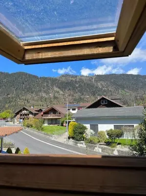Ein allgemeiner Bergblick oder ein Berglick von des Ferienhauses aus