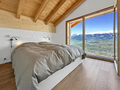 Ein Bett oder Betten in einem Zimmer der Unterkunft Chalet Commaraf! - Swiss Alp 4 Vallees