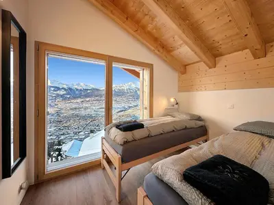 Ein Bett oder Betten in einem Zimmer der Unterkunft Chalet Commaraf! - Swiss Alp 4 Vallees