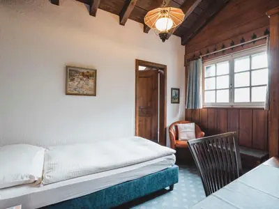 Ein Bett oder Betten in einem Zimmer der Unterkunft Apartment Chalet Turquino - Apartment Adlerhorst by Interhome