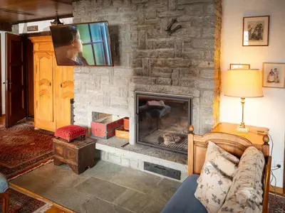 Ein Sitzbereich in der Unterkunft Apartment Chalet Turquino - Apartment Adlerhorst by Interhome