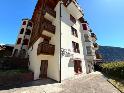 Das Gebäude in dem sich die Ferienwohnung befindet