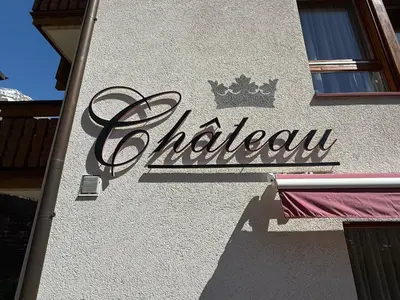 Ein Zertifikat, Auszeichnung, Logo oder anderes Dokument, das in der Unterkunft Château 11 ausgestellt ist