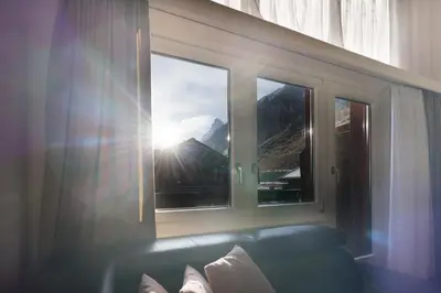 Ein allgemeiner Bergblick oder ein Berglick von der Ferienwohnung aus