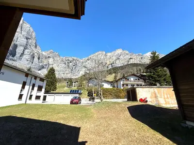 Ein allgemeiner Bergblick oder ein Berglick von der Ferienwohnung aus