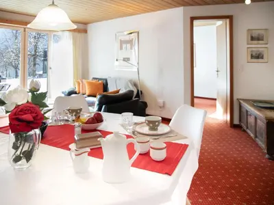 Ein Sitzbereich in der Unterkunft Apartment Chalet Abendrot apARTments-15 by Interhome