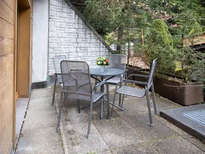 Ein Garten an der Unterkunft Apartment Chalet Abendrot apARTments-20 by Interhome
