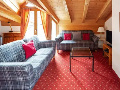 Ein Sitzbereich in der Unterkunft Apartment Chalet Abendrot apARTments-23 by Interhome