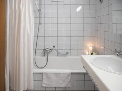Ein Badezimmer in der Unterkunft Apartment Chalet Abendrot apARTments-24 by Interhome