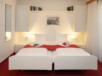 Ein Bett oder Betten in einem Zimmer der Unterkunft Apartment Chalet Abendrot apARTments-4 by Interhome