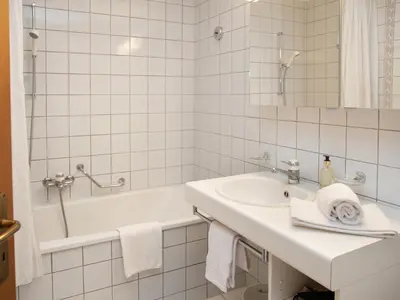 Ein Badezimmer in der Unterkunft Apartment Chalet Abendrot apARTments-8 by Interhome