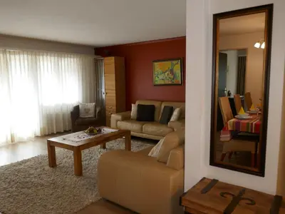 Ein Sitzbereich in der Unterkunft Apartment Chalet Bodmisunne by Interhome