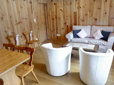 Ein Sitzbereich in der Unterkunft Apartment Chalet Anna by Interhome