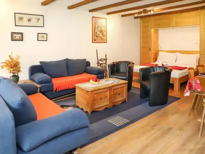 Ein Sitzbereich in der Unterkunft Apartment Matten - Utoring-18 by Interhome