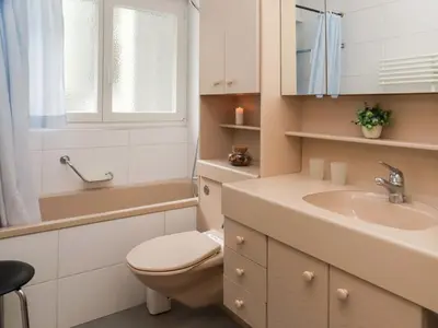 Ein Badezimmer in der Unterkunft Apartment Matten - Utoring-18 by Interhome