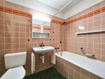 Ein Badezimmer in der Unterkunft Apartment Ringstrasse Apt 412 by Interhome