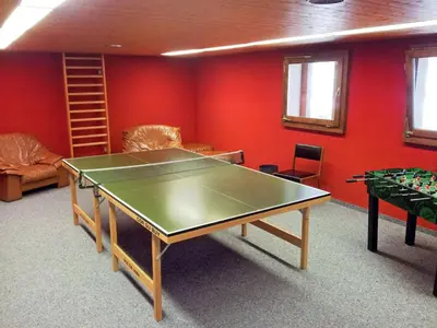 Tischtennis in der Unterkunft Apartment Ringstrasse Apt 412 by Interhome oder in der Nähe