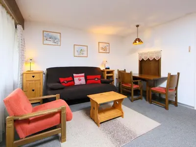 Ein Sitzbereich in der Unterkunft Apartment Ringstrasse Apt 115 by Interhome