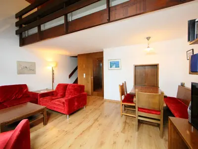 Ein Sitzbereich in der Unterkunft Apartment Ringstrasse Apt 512 by Interhome