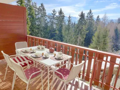 Ein Balkon oder eine Terrasse in der Unterkunft Studio Les Faverges 1 by Interhome