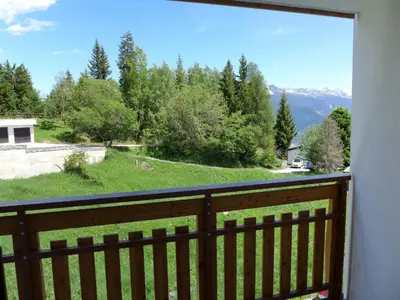 Ein allgemeiner Bergblick oder ein Berglick von der Ferienwohnung aus