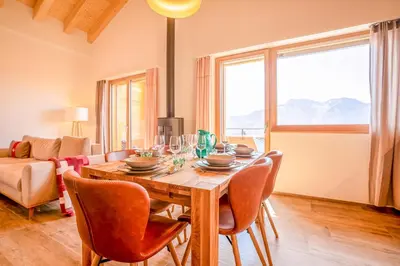 Ein allgemeiner Bergblick oder ein Berglick von der Ferienwohnung aus