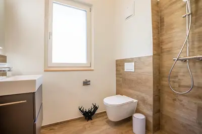 Ein Badezimmer in der Unterkunft Vieux Valais BeeValais 2
