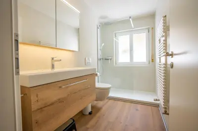 Ein Badezimmer in der Unterkunft Valaisia 135