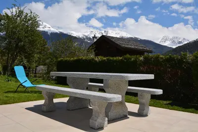 Ein allgemeiner Bergblick oder ein Berglick von des Chalets aus