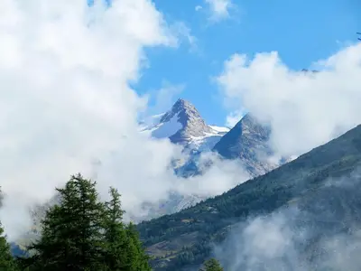 Ein allgemeiner Bergblick oder ein Berglick von der Ferienwohnung aus