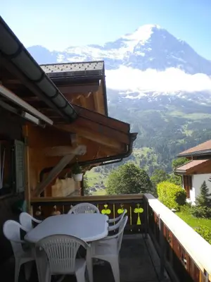 Ein allgemeiner Bergblick oder ein Berglick von der Ferienwohnung aus
