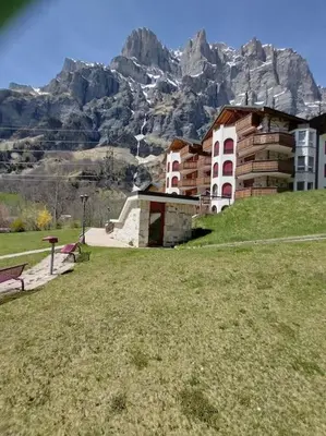 Ein allgemeiner Bergblick oder ein Berglick von der Ferienwohnung aus
