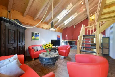 Ein Sitzbereich in der Unterkunft Chalet Eigersunna