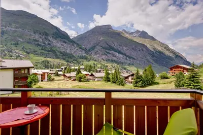 Ein allgemeiner Bergblick oder ein Berglick von der Ferienwohnung aus