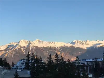 Ein allgemeiner Bergblick oder ein Berglick von der Ferienwohnung aus