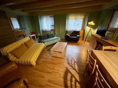 Ein Sitzbereich in der Unterkunft Historische Maisonette-Wohnung