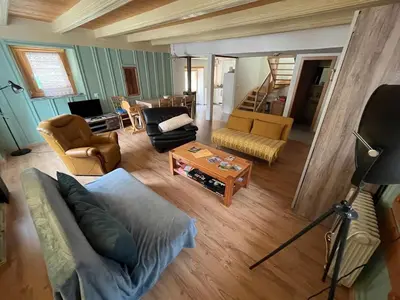 Ein Sitzbereich in der Unterkunft Historische Maisonette-Wohnung