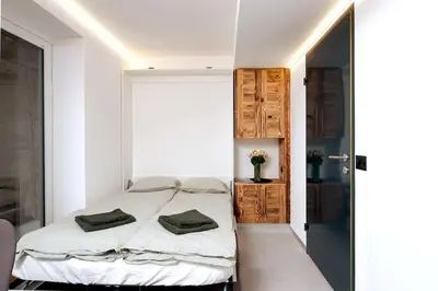 Ein Bett oder Betten in einem Zimmer der Unterkunft Small but WOW! Studio with pool @ the central lake