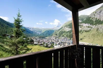 Ein allgemeiner Bergblick oder ein Berglick von der Ferienwohnung aus