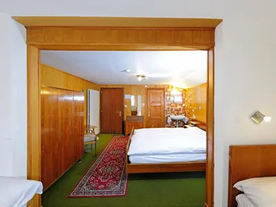 Ein Bett oder Betten in einem Zimmer der Unterkunft Hotel Alphubel