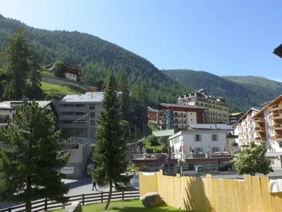 Ein allgemeiner Bergblick oder ein Berglick von der Ferienwohnung aus