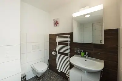 Ein Badezimmer in der Unterkunft Abendrot - Direct lake view