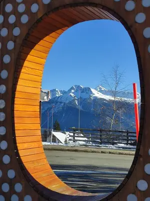 Ein allgemeiner Bergblick oder ein Berglick von der Ferienwohnung aus