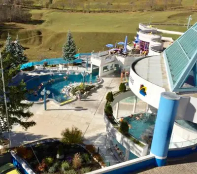 Der Swimmingpool an oder in der Nähe von Matterhof