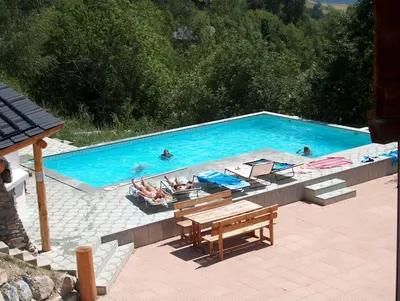 Der Swimmingpool an oder in der Nähe von Wohnung mit 4 Schlafzimmer