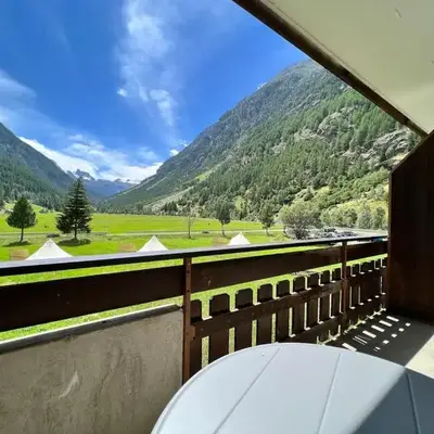 Pure Comfort! Entire Apartment with Abundant Space near Zermatt with parking!