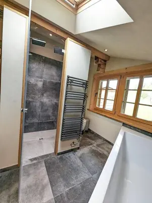 Ein Badezimmer in der Unterkunft Apartment Chalet Grittelihus, between Interlaken - Gstaad